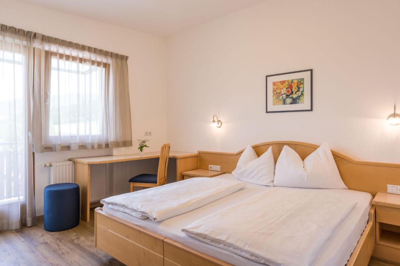 Garni Schorneck Bed and Breakfast Brunico Eksteriør billede